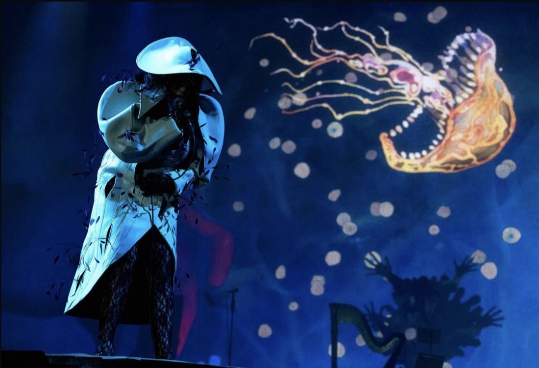 Björk en concert, tournée Cornucopia