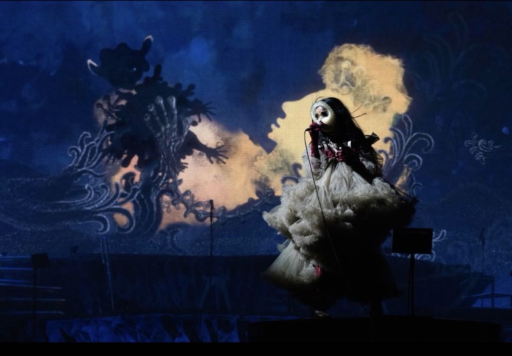Björk en concert, tournée Cornucopia