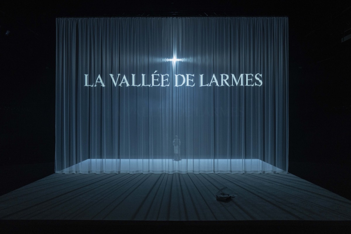 Scènes de la vie conjugale — « La vallée de larmes » projeté sur le voile